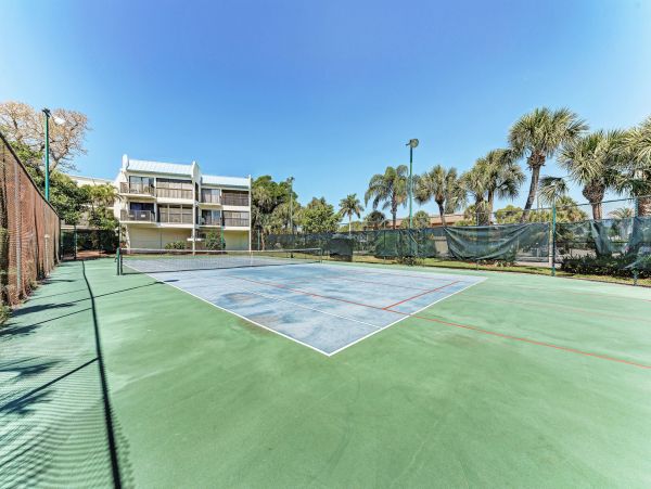 Two Bedroom Cozy Rental Condo in Holmes Beach