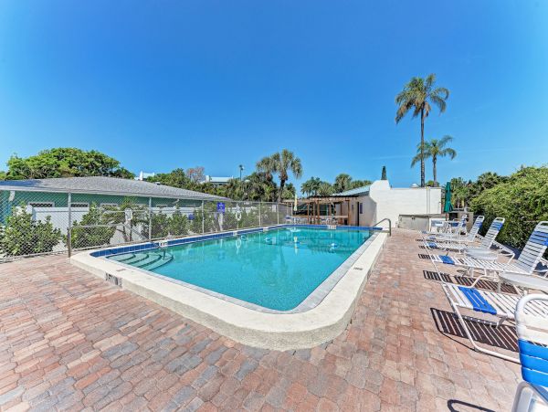 Two Bedroom Cozy Rental Condo in Holmes Beach