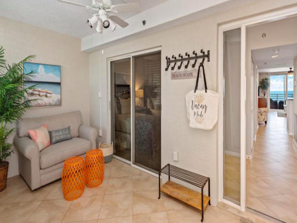 Beachfront Bliss on Marco Island - Stunning Views & Resort Amenities