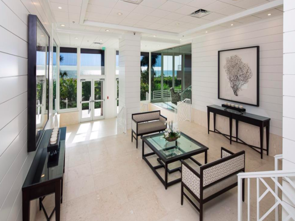 Beachfront Bliss on Marco Island - Stunning Views & Resort Amenities