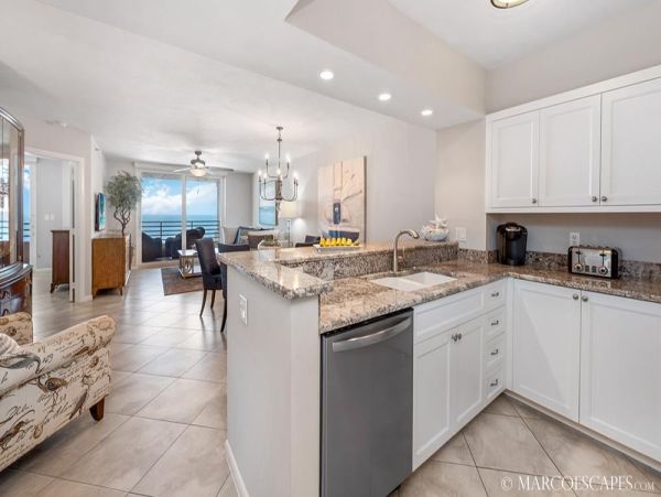 Beachfront Bliss on Marco Island - Stunning Views & Resort Amenities