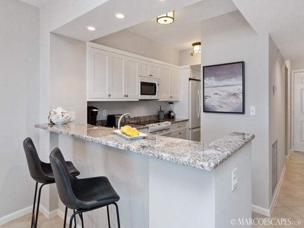 Beachfront Bliss on Marco Island - Stunning Views & Resort Amenities