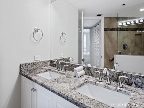 Beachfront Bliss on Marco Island - Stunning Views & Resort Amenities