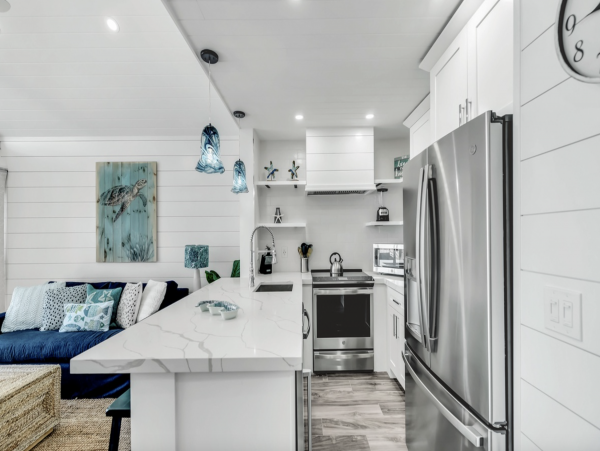 Ocean views Holmes Beach Condo with Community Pool