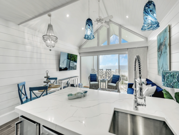 Ocean views Holmes Beach Condo with Community Pool