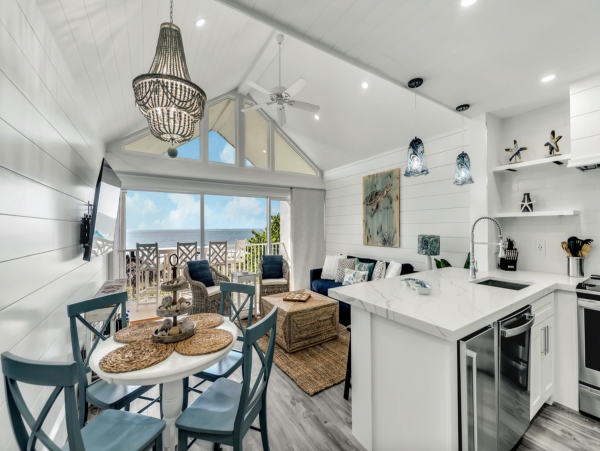 Ocean views Holmes Beach Condo with Community Pool