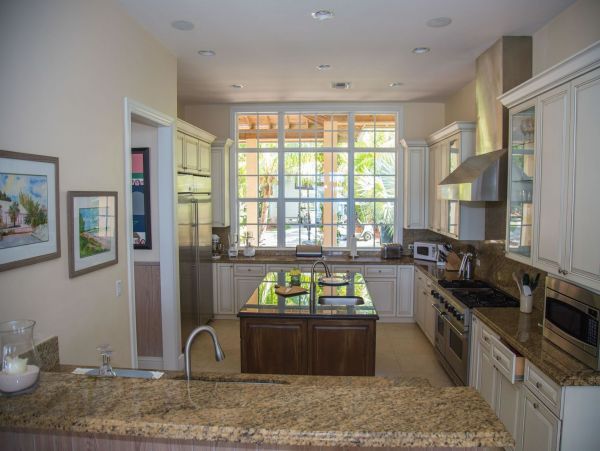 Bahamas Home 977806