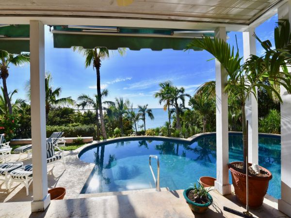 Bahamas Home 977844