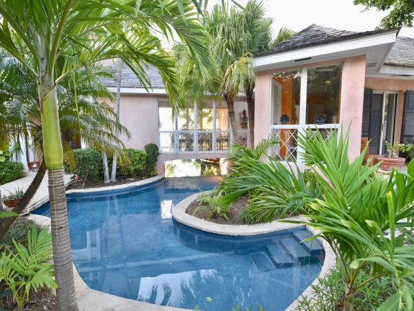 Bahamas Home 977844