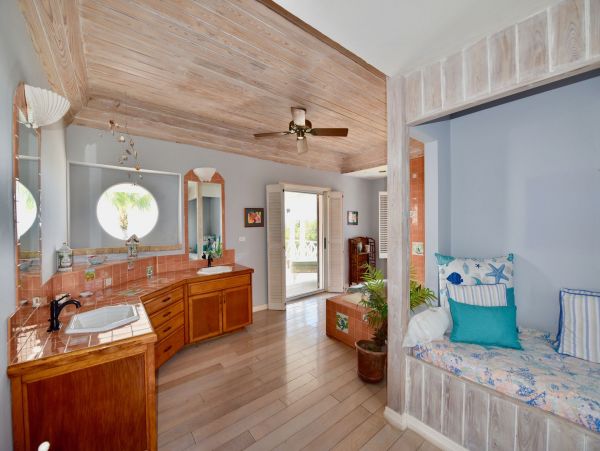 Bahamas Home 977844