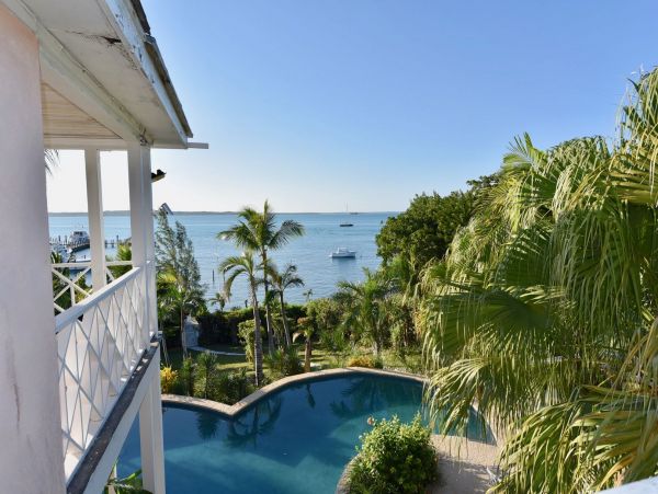 Bahamas Home 977844