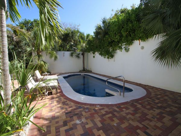 Bahamas Home 977859