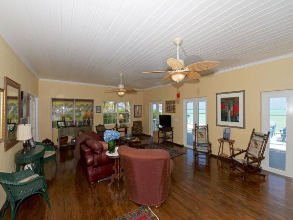 Bahamas Home 977872