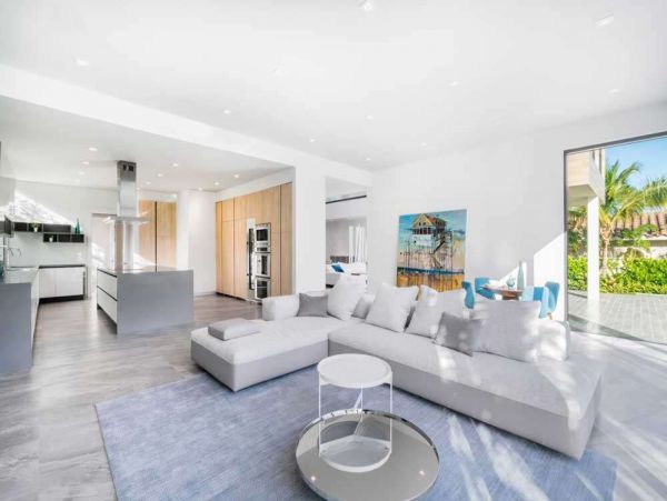 Hollywood Home 977994