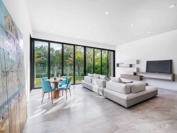 Hollywood Home 977994