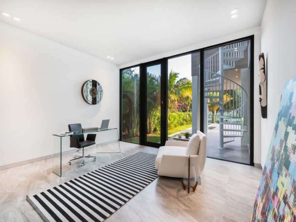 Hollywood Home 977994