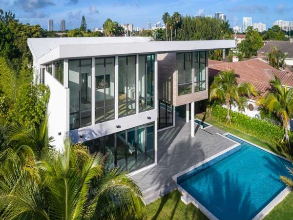 Hollywood Home 977994