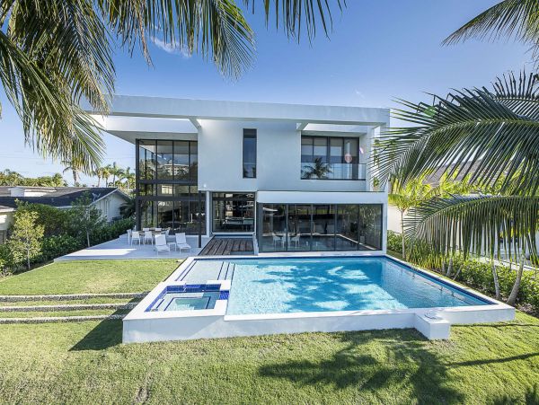 Hollywood Home 977995