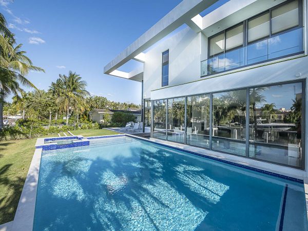 Hollywood Home 977995