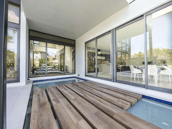 Hollywood Home 977995