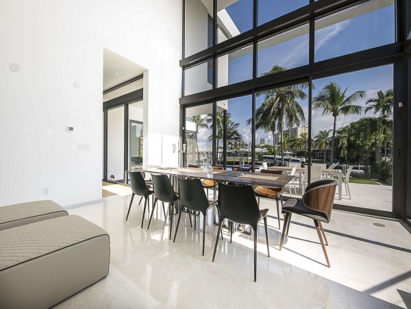 Hollywood Home 977995