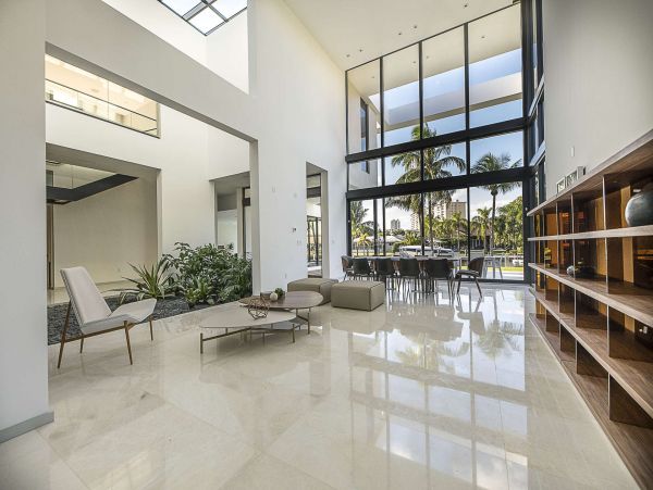 Hollywood Home 977995