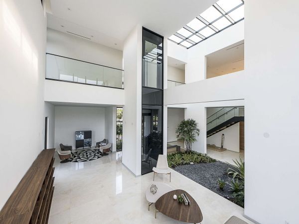 Hollywood Home 977995