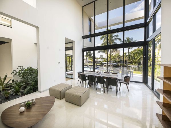 Hollywood Home 977995