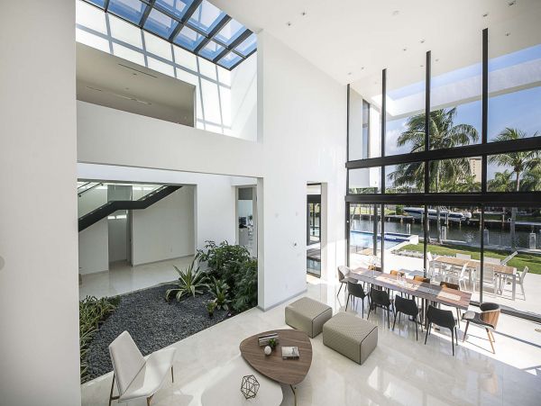 Hollywood Home 977995