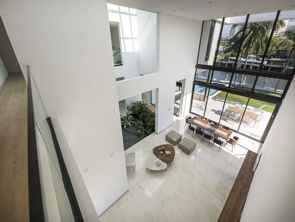 Hollywood Home 977995