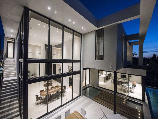 Hollywood Home 977995