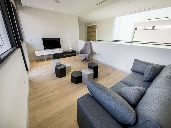 Hollywood Home 977995