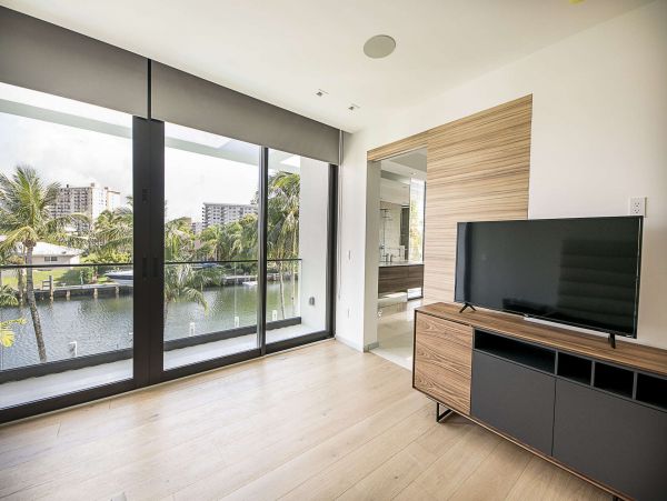 Hollywood Home 977995