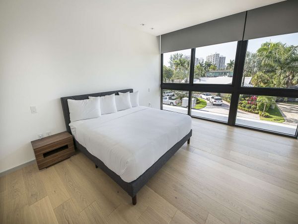 Hollywood Home 977995