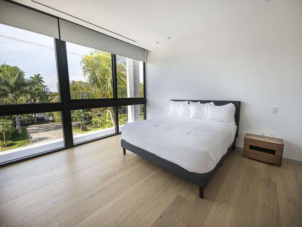Hollywood Home 977995
