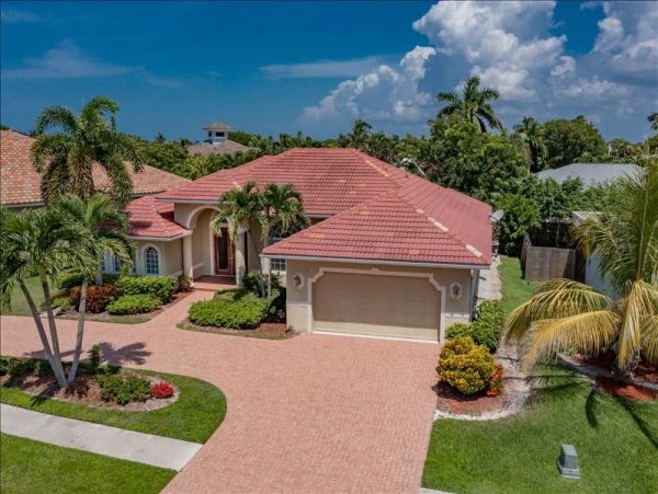 Marco Island Vacation Home Short Walk to Beach Caged Pool