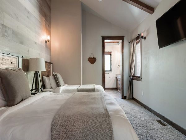 Platinum Seventeen Bedroom Villa in South Lake Tahoe
