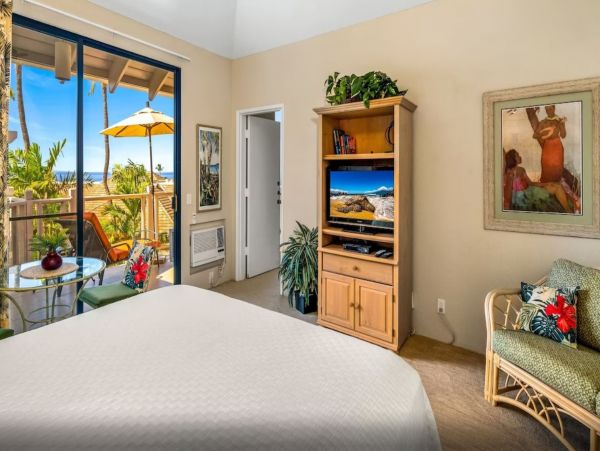 Wailea 2 Bedroom Vacation Condo Close to Beach Sleeps