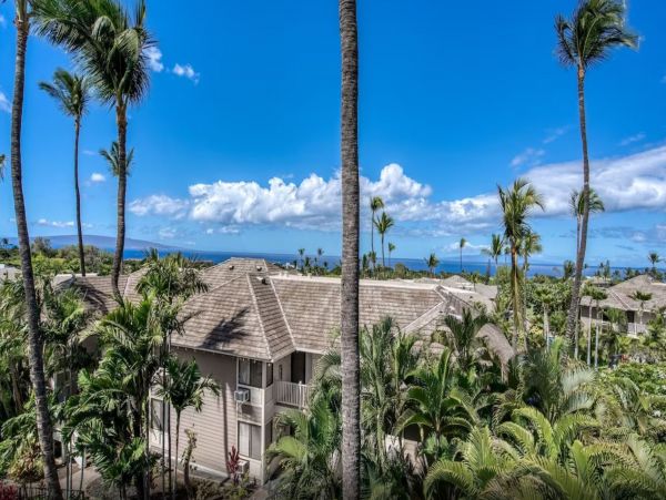 Wailea 2 Bedroom Vacation Condo Close to Beach Sleeps