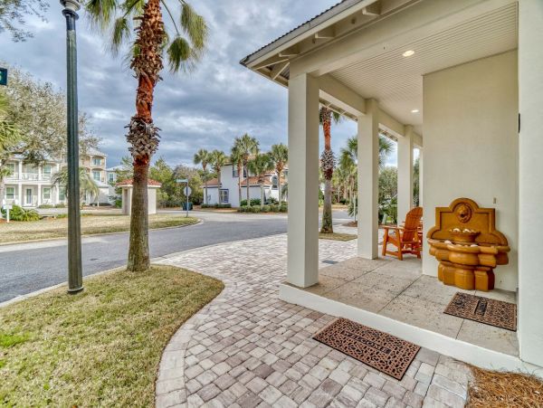 Luxury Six Bedroom Vacation Home with Pool in Miramar Beach