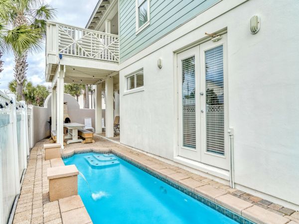 Luxury Six Bedroom Vacation Home with Pool in Miramar Beach