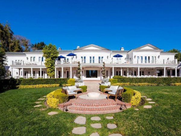 Luxury Seventeen Bedroom Rental Situated in Holmby Hills
