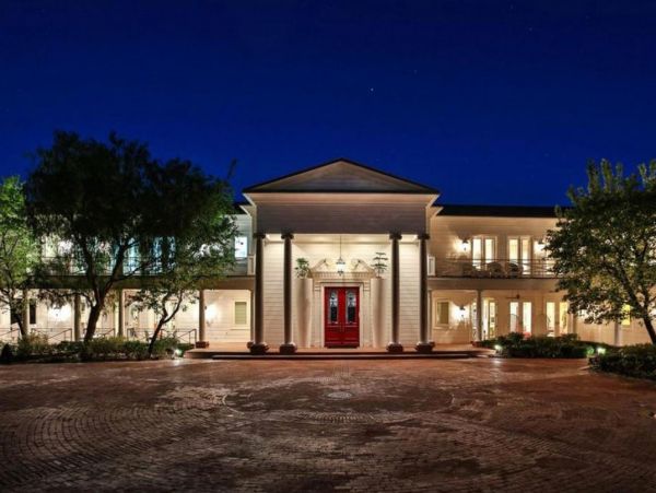Luxury Seventeen Bedroom Rental Situated in Holmby Hills