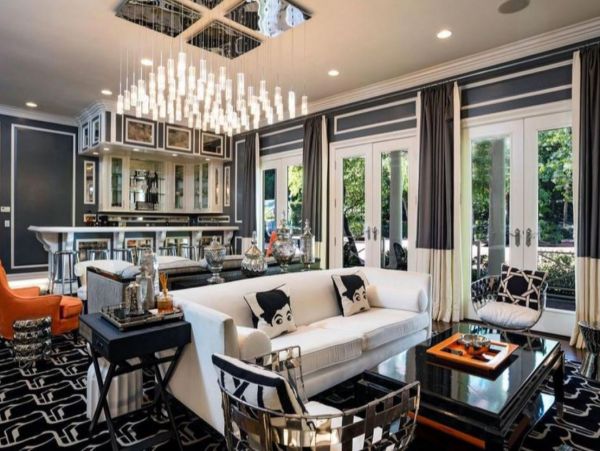 Luxury Seventeen Bedroom Rental Situated in Holmby Hills