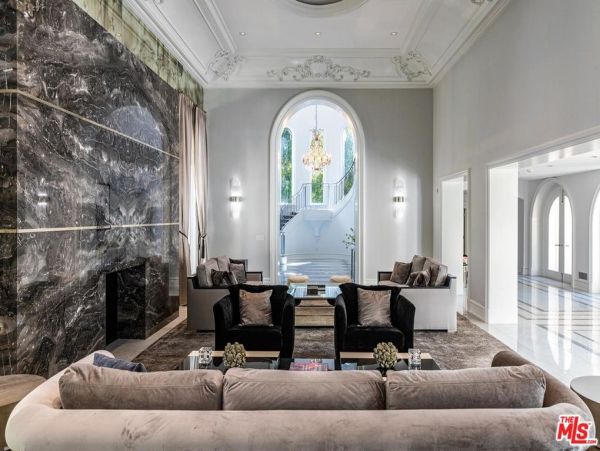 Los Angeles Luxury Vacation Mansion Sleeps Twenty Guests