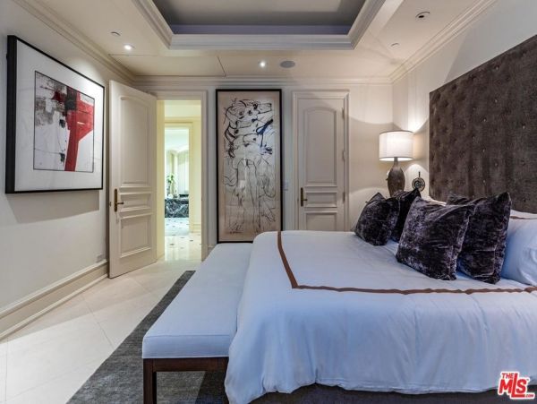 Los Angeles Luxury Vacation Mansion Sleeps Twenty Guests