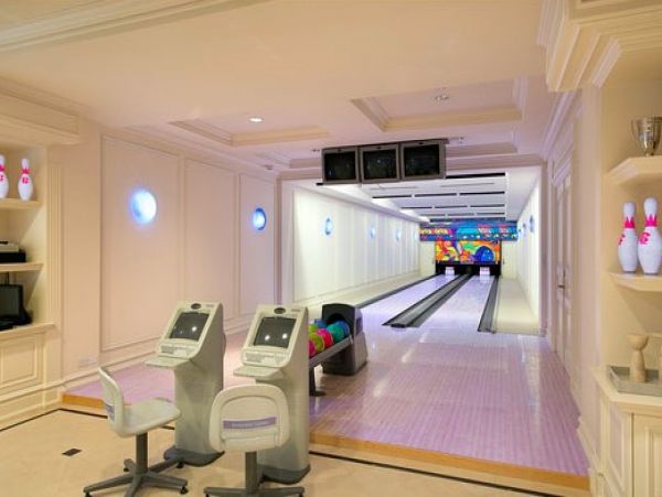 Los Angeles Luxury Vacation Mansion Sleeps Twenty Guests