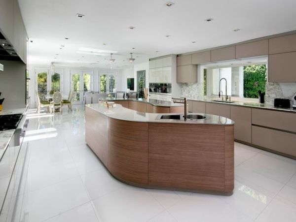 Los Angeles Luxury Vacation Mansion Sleeps Twenty Guests