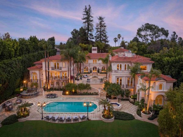 Los Angeles Luxury Vacation Mansion Sleeps Twenty Guests