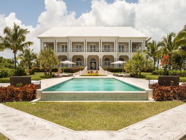 Oceanfront Luxury Vacation Pool Villa in Nassau Six Bedrooms